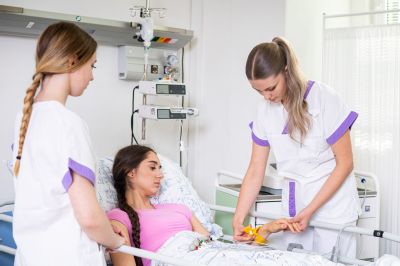 Zdravotnictví jako obor budoucnosti. AGEL Vyšší odborná škola zdravotnická přijímá přihlášky ke studiu do 31. května